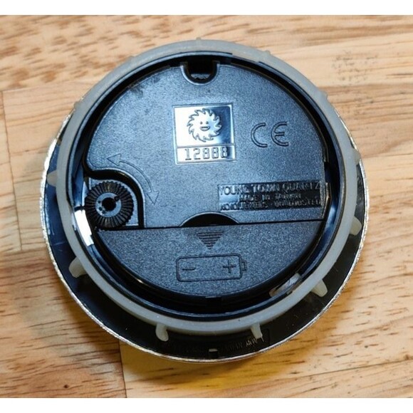 LENOX FLEUR DE LIS COLLECTION PLATINUM MANTLE CLOCK-Works! - Picture 9 of 10